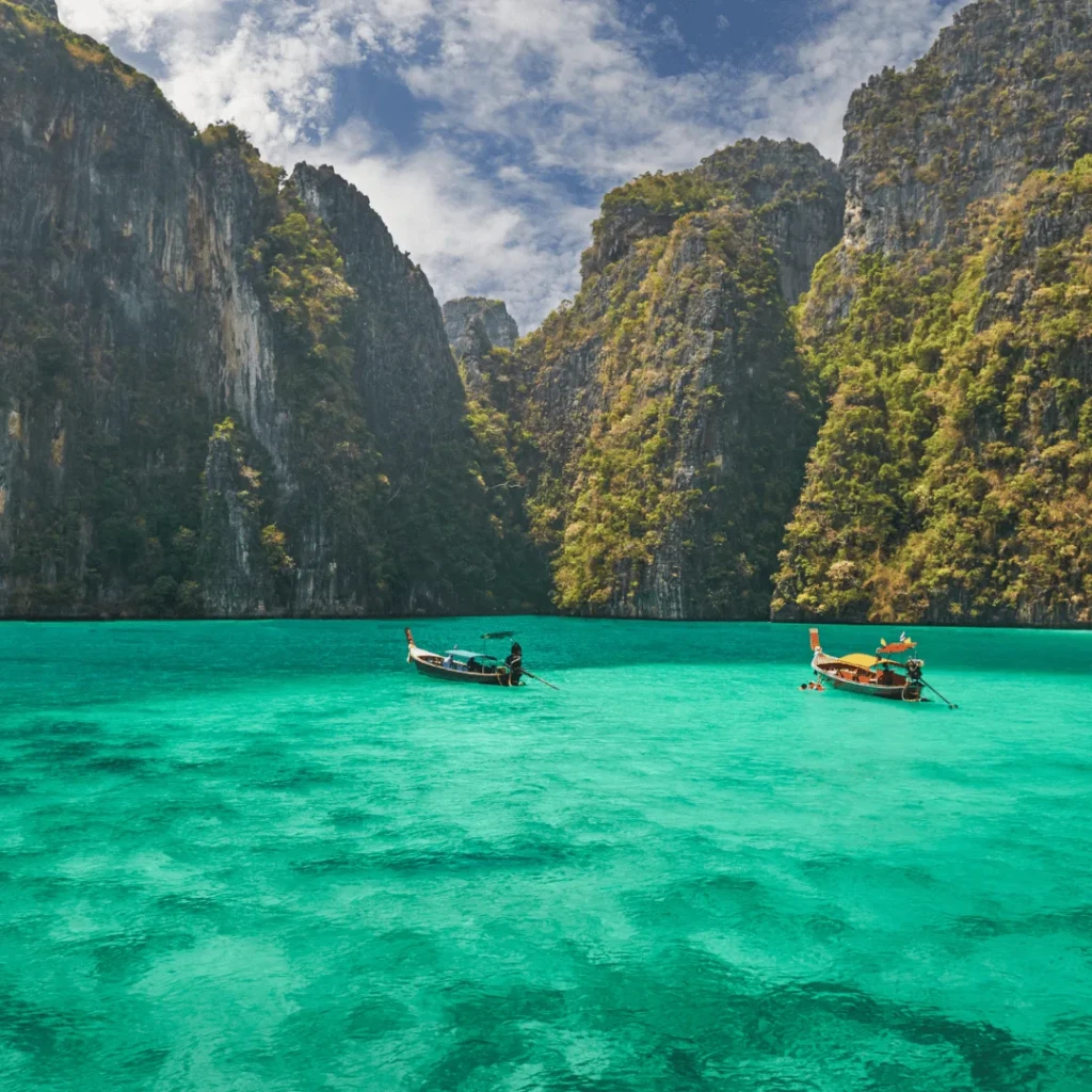 Phi Phi island tour by speed boat with local lunch (SIC)